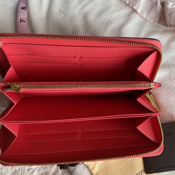 AUTHENTIC Louis Vuitton wallet - Picture 10 of 14